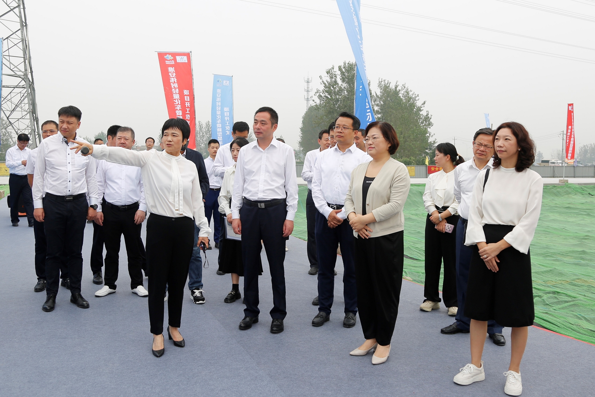淮安九游会·J9轻量化车载新型显示组件项目开工建设3.JPG
